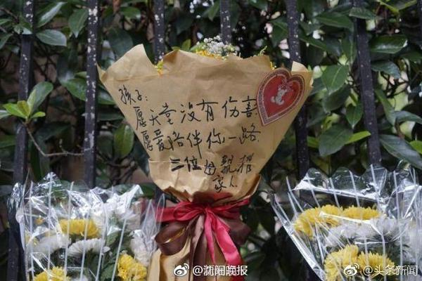 佩杜拉：那不勒斯将再次报价恩多耶，同时有意斯特林并已接触蓝军